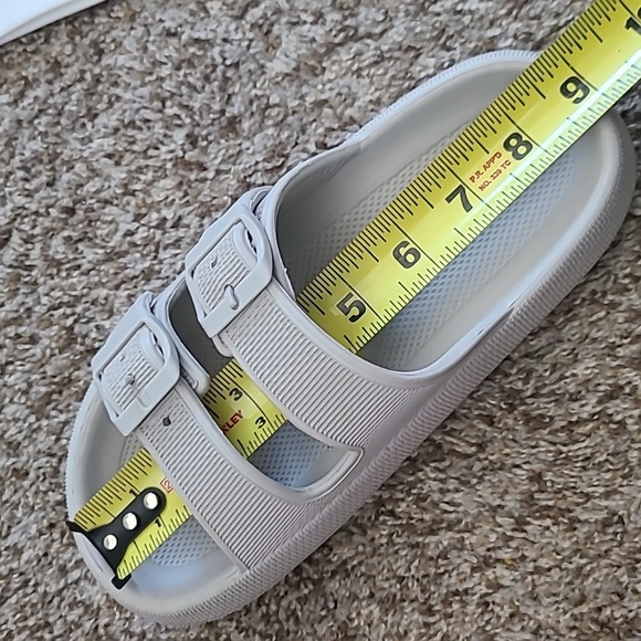 Cushionaire Sandals - Picture 5 of 6